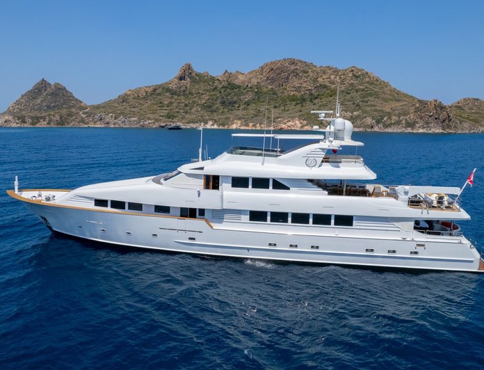 MERVE yacht — 40.5m Broward motor yacht