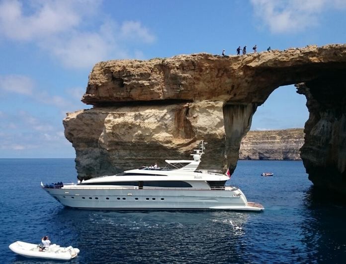 L'AYAZULA yacht — 34.5m Canados motor yacht