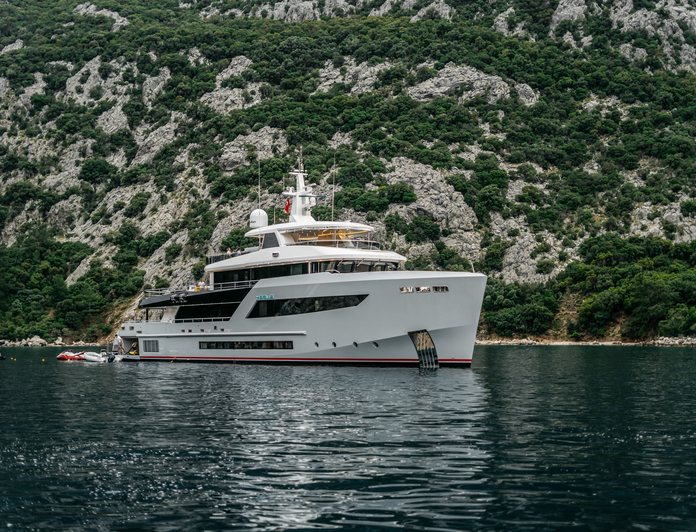 HEEUS yacht — 44.2m Bering Yachts motor yacht