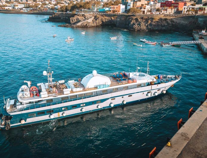 HARMONY G yacht — 54m Piraeus motor yacht