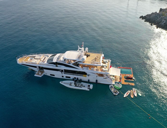 LOVE T yacht — 35.17m Azimut motor yacht