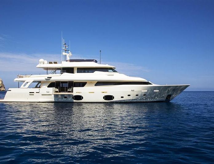 MUSICA MUSICA yacht — 32.61m Custom Line motor yacht