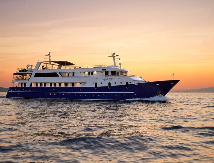 LUPUS MARE yacht