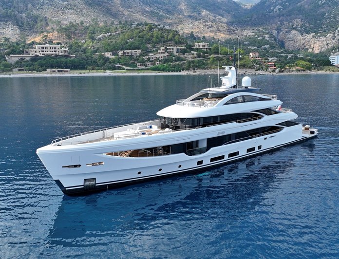 LUMIERE yacht — 49.91m Benetti motor yacht