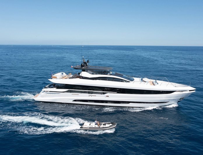 ARTEMIS yacht — 33m Mangusta motor yacht