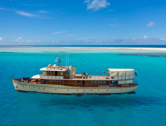OVER THE RAINBOW OF LONDON yacht