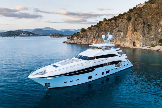 LE VERSEAU yacht — 40.16m Princess Yachts motor yacht