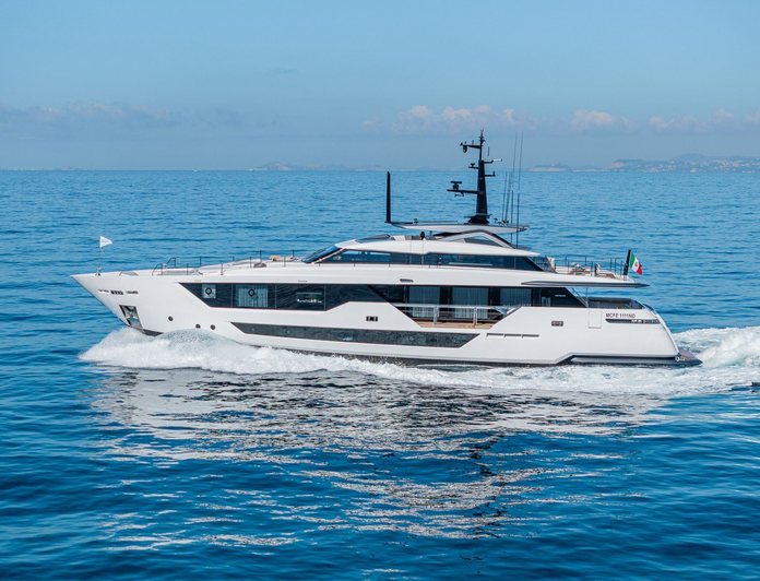 MARICAN FOREVER yacht — 33m Custom Line motor yacht