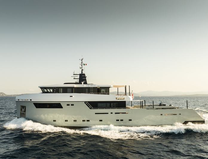 FOX yacht — 34.86m Pendennis motor yacht
